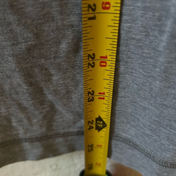 Lululemon Classic Gray Women’s T-Shirt Sz Medium Active Gym Workout Casual - Picture 7 of 7